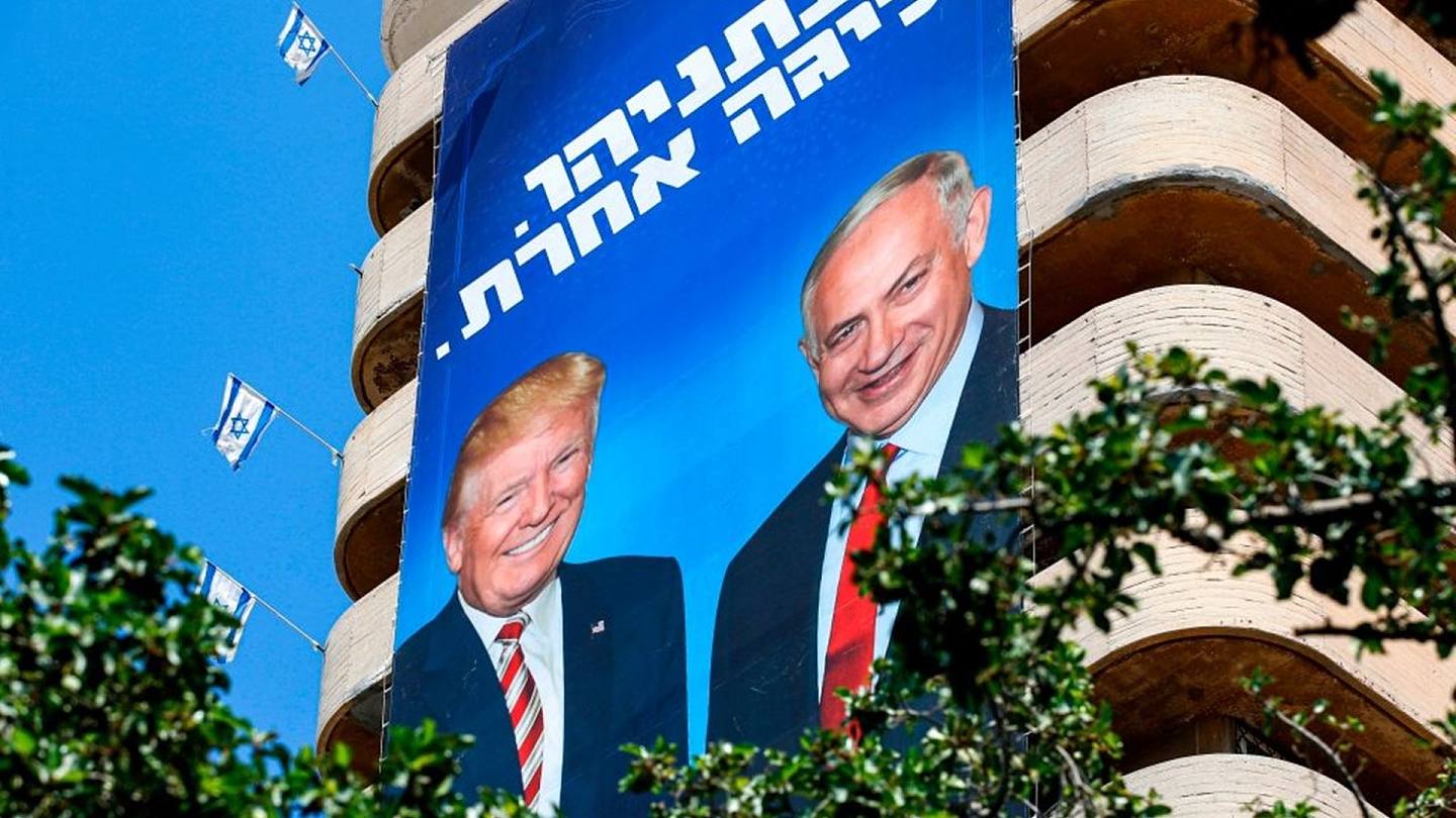 2019年9月17日，以色列议会展开大选。时任总理内塔尼亚胡（Benjamin Netanyahu）以自己与美国总统特朗普（Donald Trump）的私人情谊为号召，吹捧自己带领以色列和美国达成的坚实合作关系。（AFP）