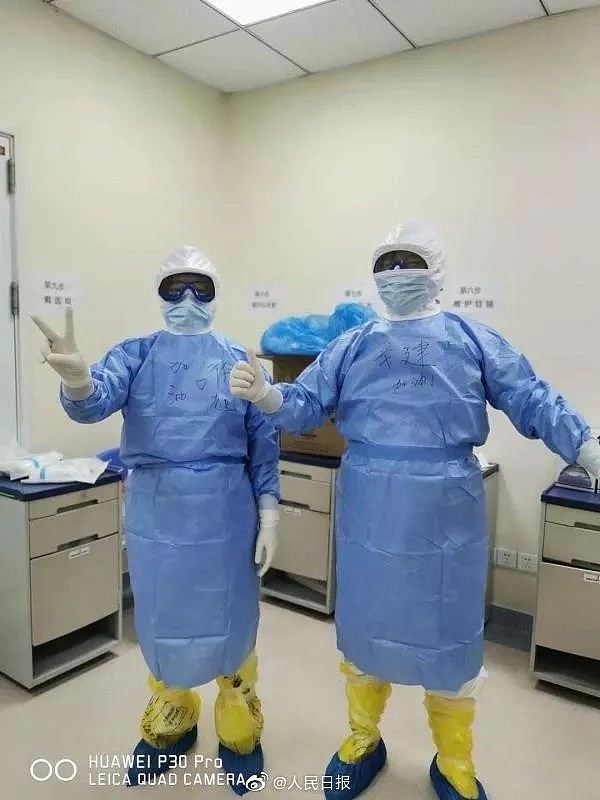 武汉协和医院物资紧缺 医生被逼套垃圾袋当防护服上阵（组图） - 7