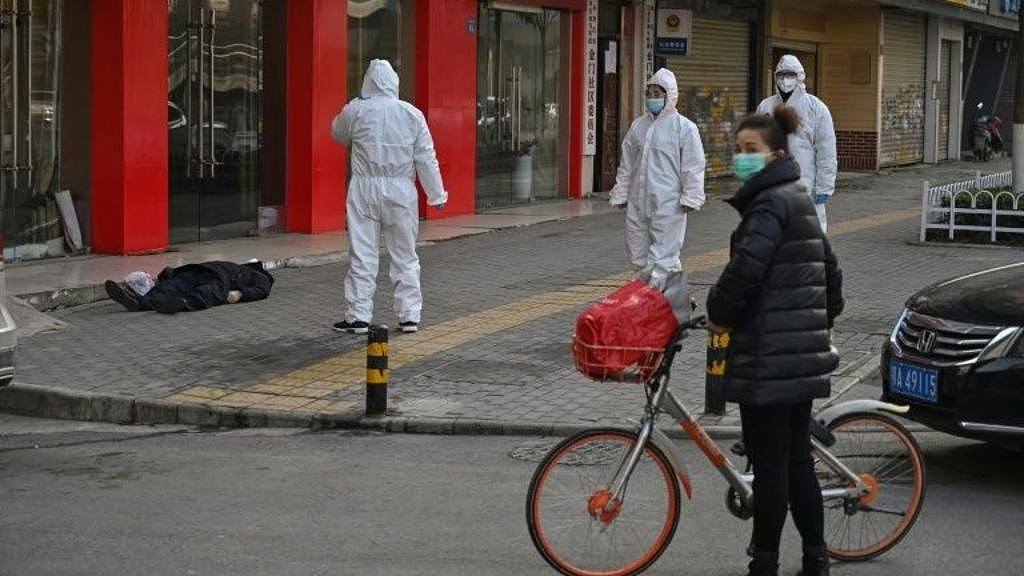 法新社在武汉街头拍摄到的尸体2020年1月30日。