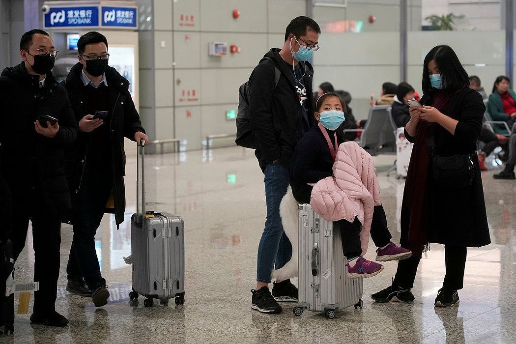 1月20日，上海虹桥国际机场戴着防护口罩的旅客。