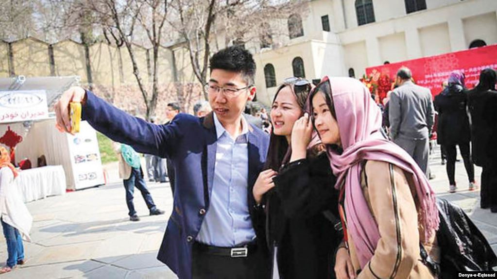 中国游客在伊朗自拍（2019年12月）。