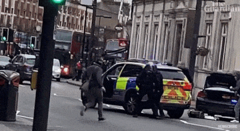 突发！伦敦街头恐怖袭击，全程被拍，多人遭刀捅伤，嫌犯当场被毙！（视频/组图） - 4