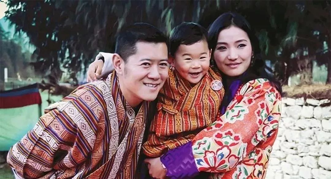90后不丹王后怀二胎 惊艳孕照曝光 7岁定终身（组图） - 2