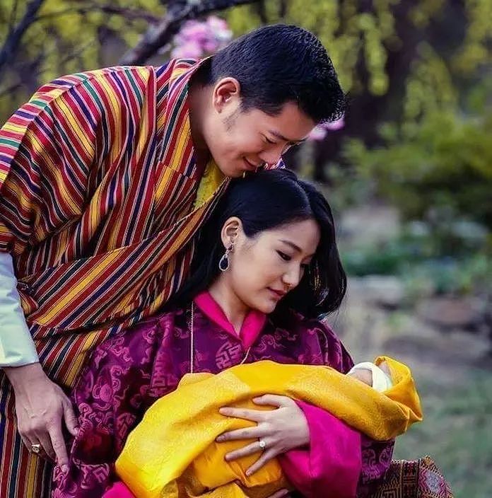 90后不丹王后怀二胎 惊艳孕照曝光 7岁定终身（组图） - 10