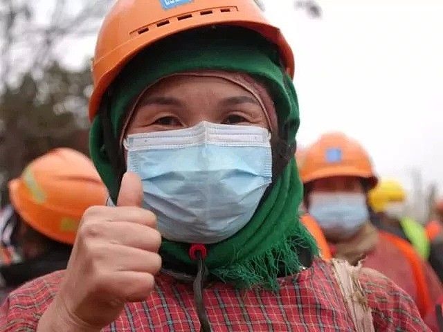 武汉封城后的10天10夜，火神山医院火速建成，现场画面看哭了（视频/组图） - 25