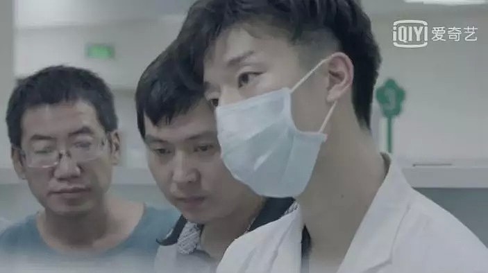 纪录片《中国医生》的90后小哥刷屏，又帅又温柔还是博士后：现实版江直树，绝了！ - 2