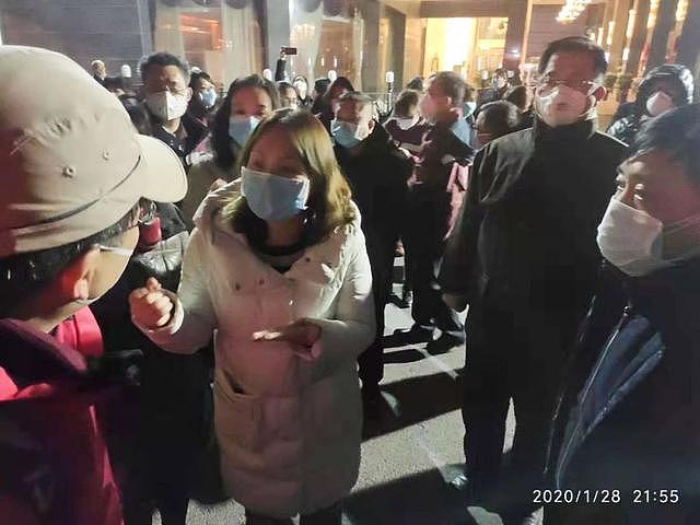 武汉封城11日，这批守在城里的人，最接近死亡和真相