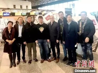 搭末班机带十万只口罩、旅行团变搬运工……原来侨胞们捐的物资是这样到国内的！（组图） - 3