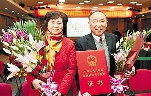 永远冲在疫情第一线，73岁李兰娟院士夫妻伉俪情深，院士情侣令人艳羡（组图） - 7