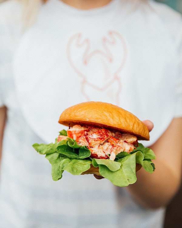 bettys-burger-lobster-roll.jpg,0