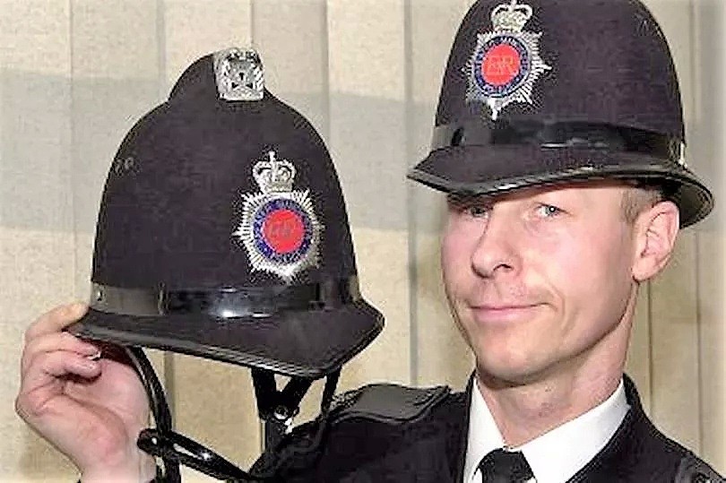 别笑！把警察的头盔当马桶，是英国孕妇的特权（组图） - 12