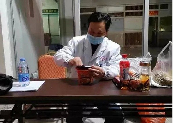 武汉封城第15天，一个女护士的微信聊天记录曝光：我不怕，但我还是哭了（组图） - 3