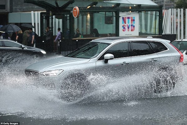 24416610-7977319-Large_puddles_had_filled_the_streets_in_central_Sydney_on_Friday-a-34_1581067720229.jpg,0