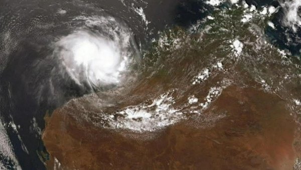 24410840-7977319-Western_Australian_residents_are_also_bracing_wild_weather_as_a_-a-32_1581067720223.jpg,0