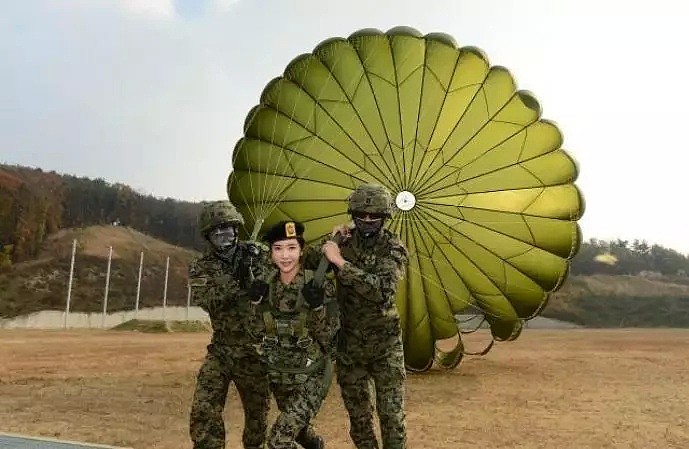 【美女】韩国第一女神参加军营训练，男人都被撩疯了...（组图） - 28