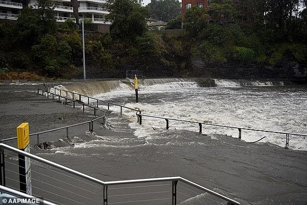 24497148-7983169-Water_overflows_the_banks_of_the_Parramatta_River_after_heavy_ra-a-14_1581228355999.jpg,0