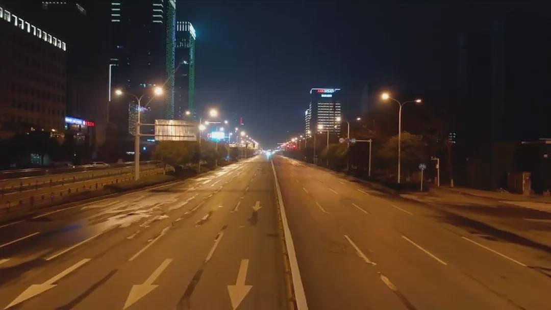 一个视频博主眼中的武汉：时不时有急救车疾驰而过（视频/组图） - 1