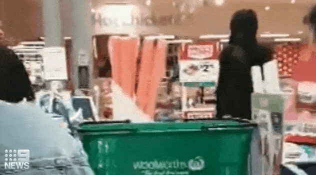 惊魂一幕！非裔团伙袭击墨尔本东南超市，入室、偷车，治安太乱 - 6