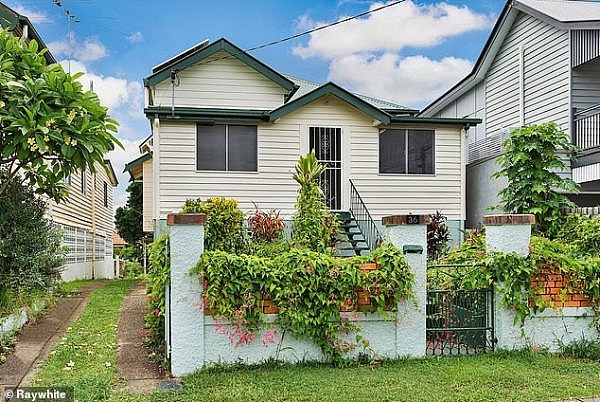 24682740-7998669-Brisbane_was_also_seen_as_a_good_prospect_with_house_prices_tipp-a-3_1581579120905.jpg,0