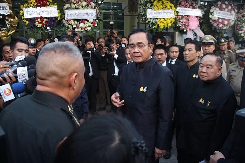 泰国总理出席枪击遇难者葬礼！国王、王后发表公告悼念（组图） - 6