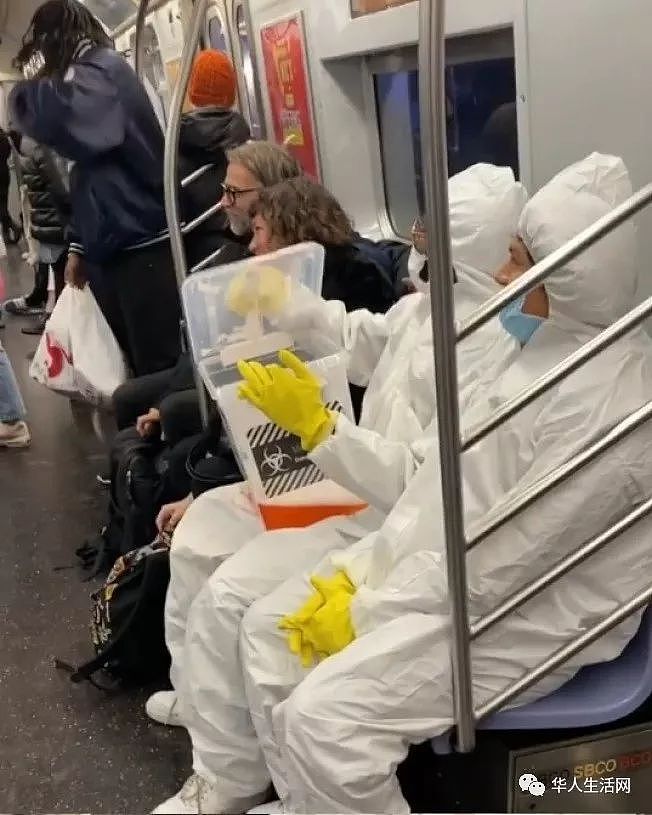 纽约地铁乘客被泼不明“病液”，现场尖叫声不断（组图） - 1