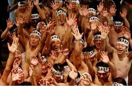 日本“裸体节”数千人赤膊争“宝” ，入口处特别准备了洗手液（组图） - 3