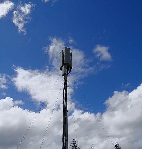 optus-5g-outdoor-base-station.jpg,0