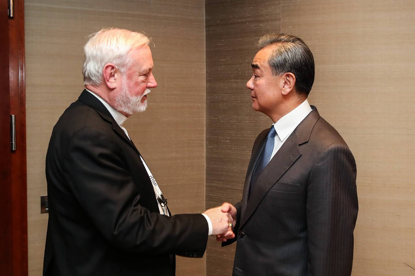 中梵外交部长会面，为两国关系带来更多可能性。(新华社)