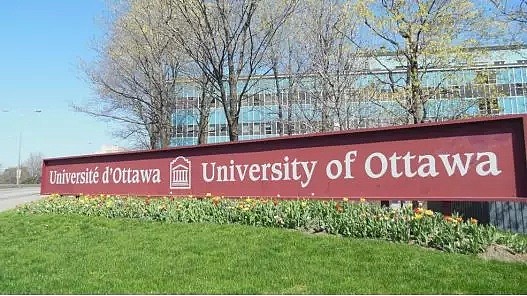 悲惨！加拿大知名大学10个月5名学生自杀，学生家长联名抗议：救救孩子吧！（组图） - 1