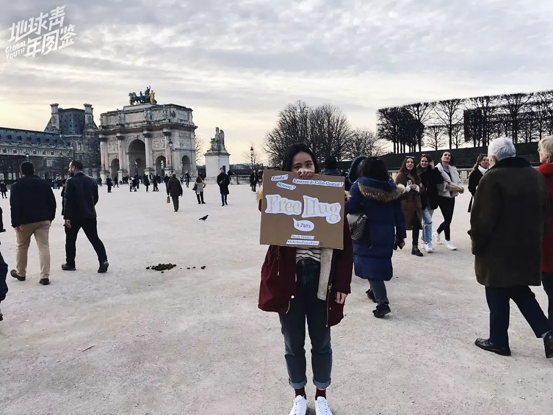 “我不是病毒！” 中国美女在巴黎遭误解歧视 街头发起Free Hug活动（组图） - 9