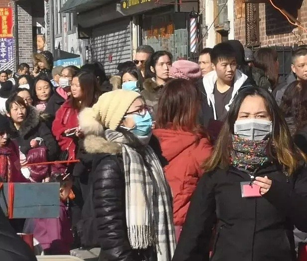 太贱了！川普全程不戴口罩，华人却自我歧视：头套保鲜袋逛超市！（组图） - 3