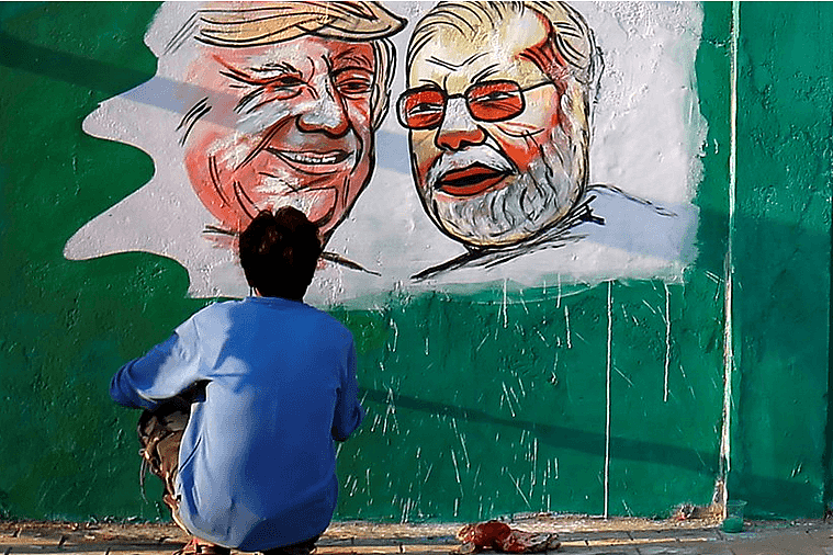 特朗普要来！印度建墙挡住穷人、治理河道臭气（视频/图） - 2