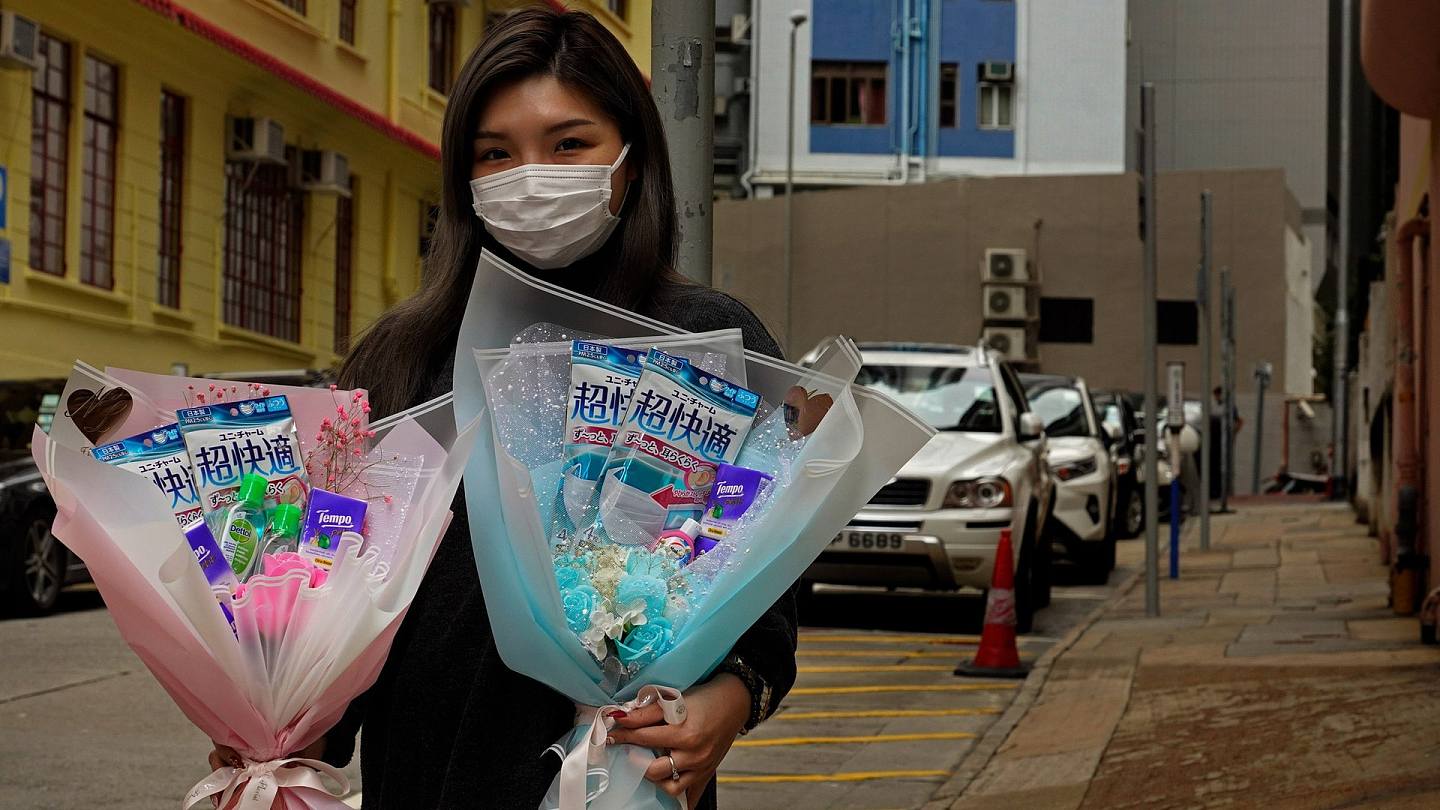 中国口罩需求缺口巨大，导致香港、日本、韩国口罩纷纷售罄。（AP）