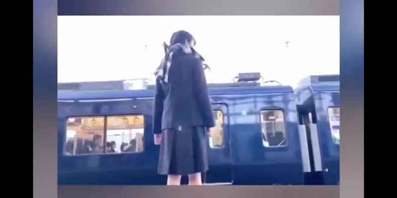 日本17岁女生跳轨身亡!警方赶到发现诡异一幕（视频/组图） - 1