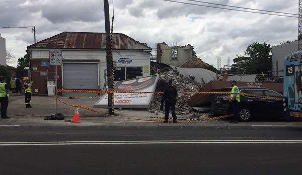 突发！悉尼内西区房屋垮塌，至少两辆小车被压，周边道路封闭！（组图） - 7