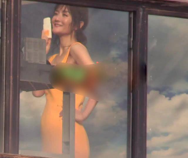谢娜拍广告被贴身长裙曝光身材，腹部隆起太明显遭媒体怀疑有二胎（组图） - 2