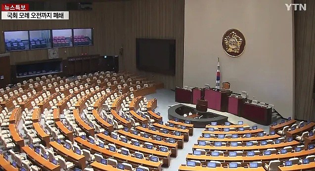 韩国紧急关闭国会，国防部有记者昏迷（组图） - 2