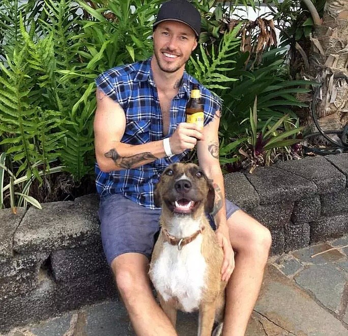 【宠物】澳洲小哥火了！他自称是“全世界最爱狗”的人，15年来救出1000只被虐待的狗！ - 1