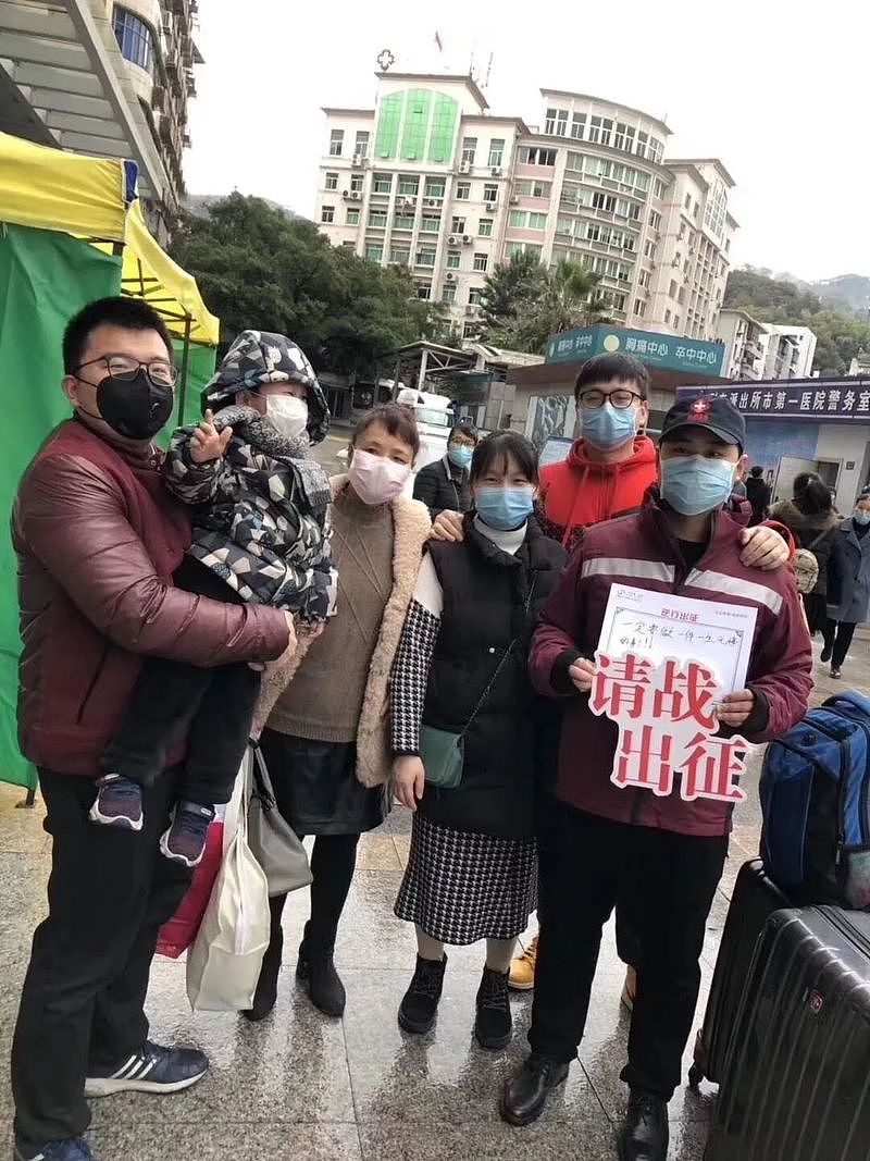 中国女孩在东京街头免费送口罩:来自武汉的报恩（组图） - 7