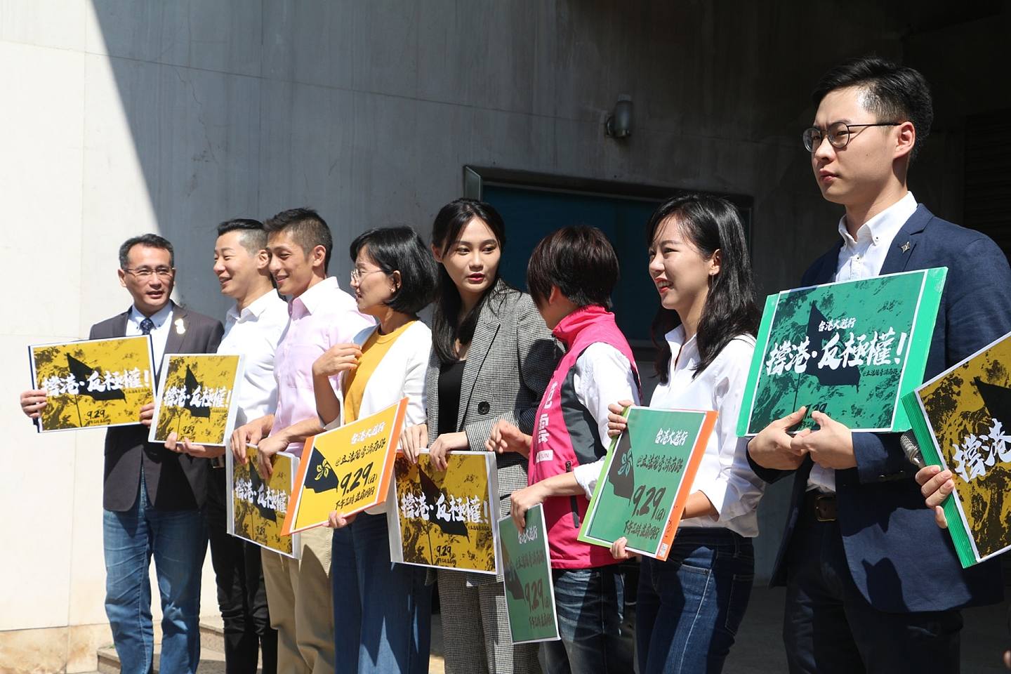2019年9月29日由台湾民间团体举办的“台港大游行”，受到泛绿立委参选人的公开支持。（谭英瑛／多维新闻）