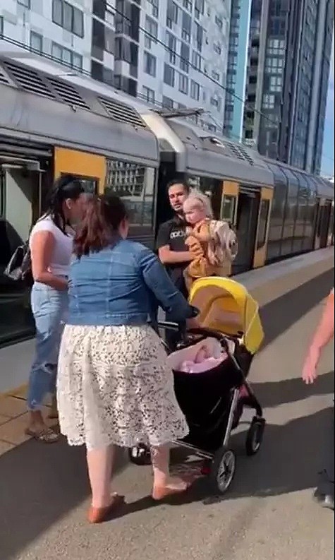 悉尼火车刚靠站，小女孩一眨眼就没了，妈妈吓到崩溃！火车站的黑洞，每年吞掉200多个孩子... - 9
