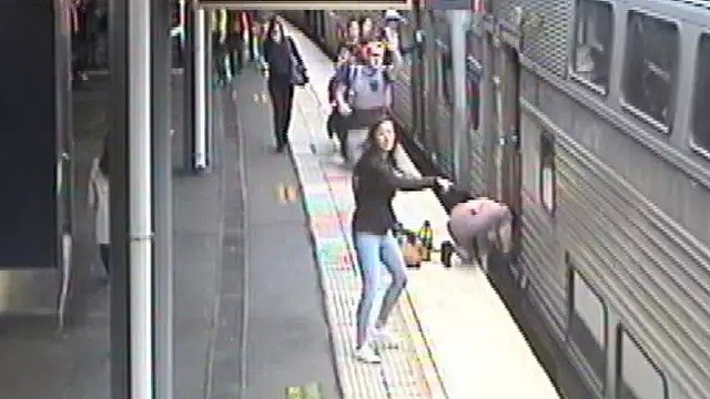 悉尼火车刚靠站，小女孩一眨眼就没了，妈妈吓到崩溃！火车站的黑洞，每年吞掉200多个孩子... - 27