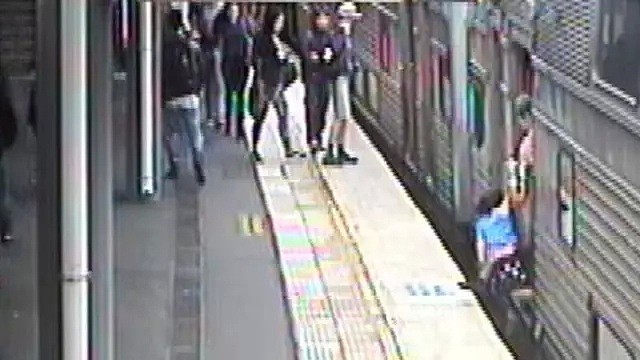 悉尼火车刚靠站，小女孩一眨眼就没了，妈妈吓到崩溃！火车站的黑洞，每年吞掉200多个孩子... - 25