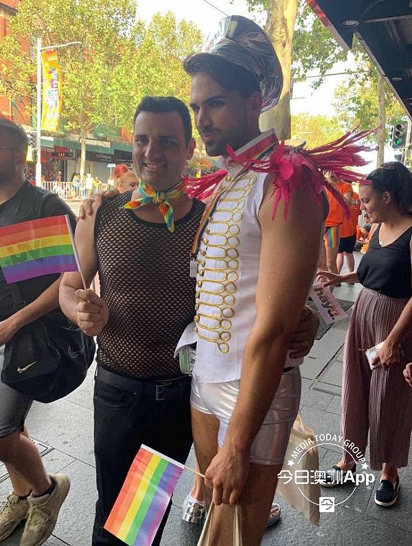 悉尼今夜彩虹色！同性恋大游行数十万人狂欢，华人方阵惊艳亮相！（视频/组图） - 54