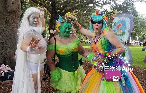 悉尼今夜彩虹色！同性恋大游行数十万人狂欢，华人方阵惊艳亮相！（视频/组图） - 36