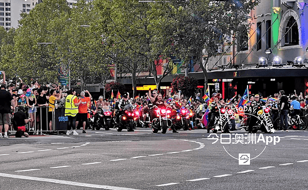 悉尼今夜彩虹色！同性恋大游行数十万人狂欢，华人方阵惊艳亮相！（视频/组图） - 23