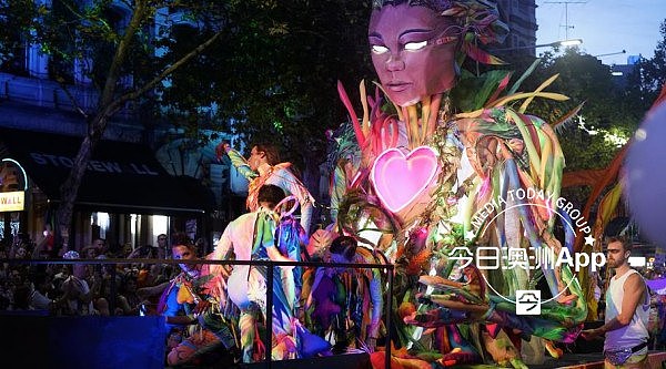 悉尼今夜彩虹色！同性恋大游行数十万人狂欢，华人方阵惊艳亮相！（视频/组图） - 22