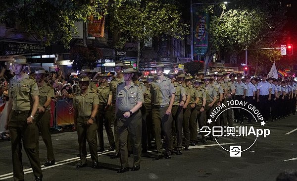 悉尼今夜彩虹色！同性恋大游行数十万人狂欢，华人方阵惊艳亮相！（视频/组图） - 15