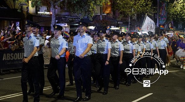 悉尼今夜彩虹色！同性恋大游行数十万人狂欢，华人方阵惊艳亮相！（视频/组图） - 14