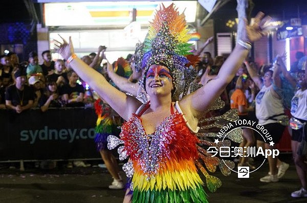 悉尼今夜彩虹色！同性恋大游行数十万人狂欢，华人方阵惊艳亮相！（视频/组图） - 10